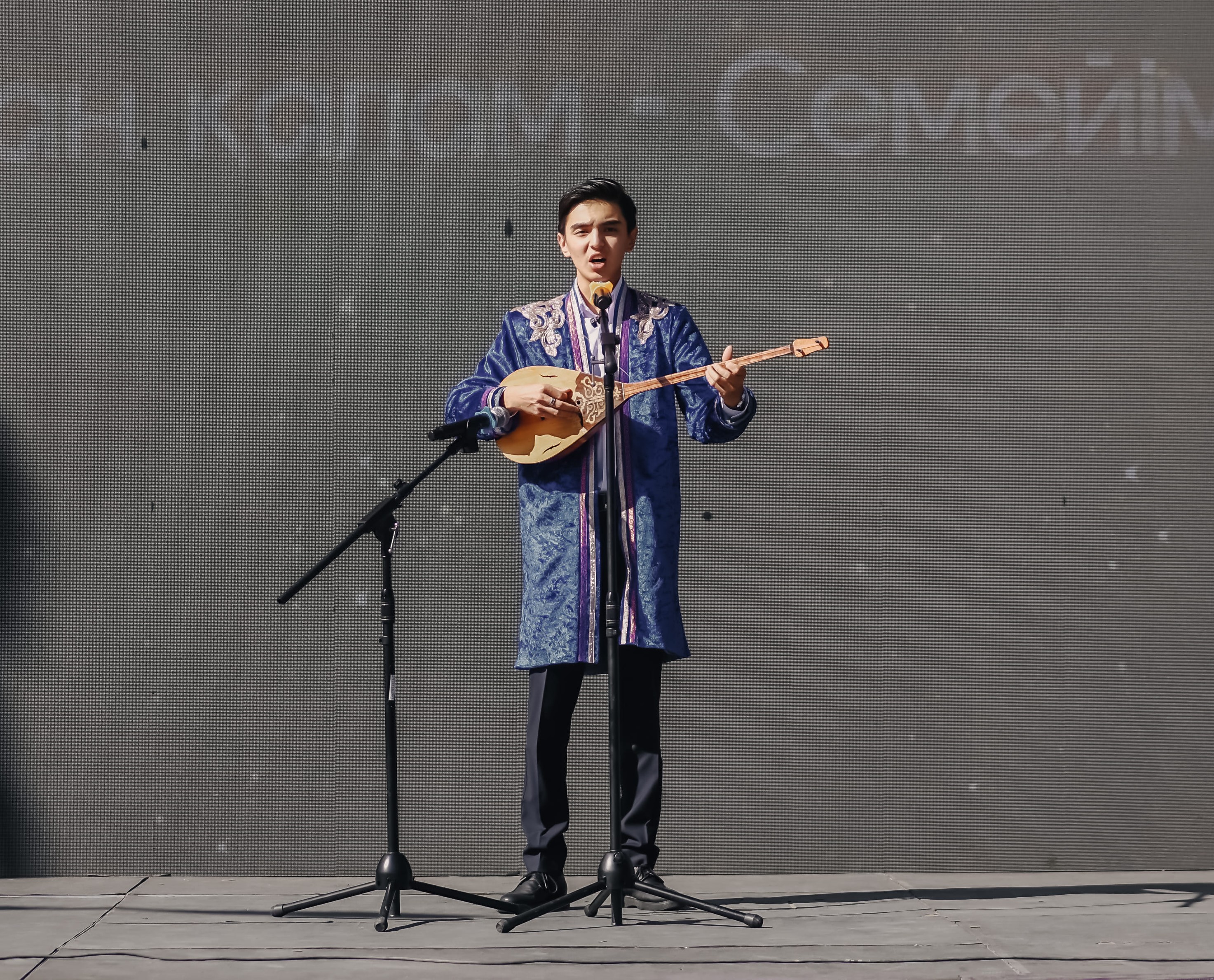Университет қала күніне орай мерекелік концерт өткізді 