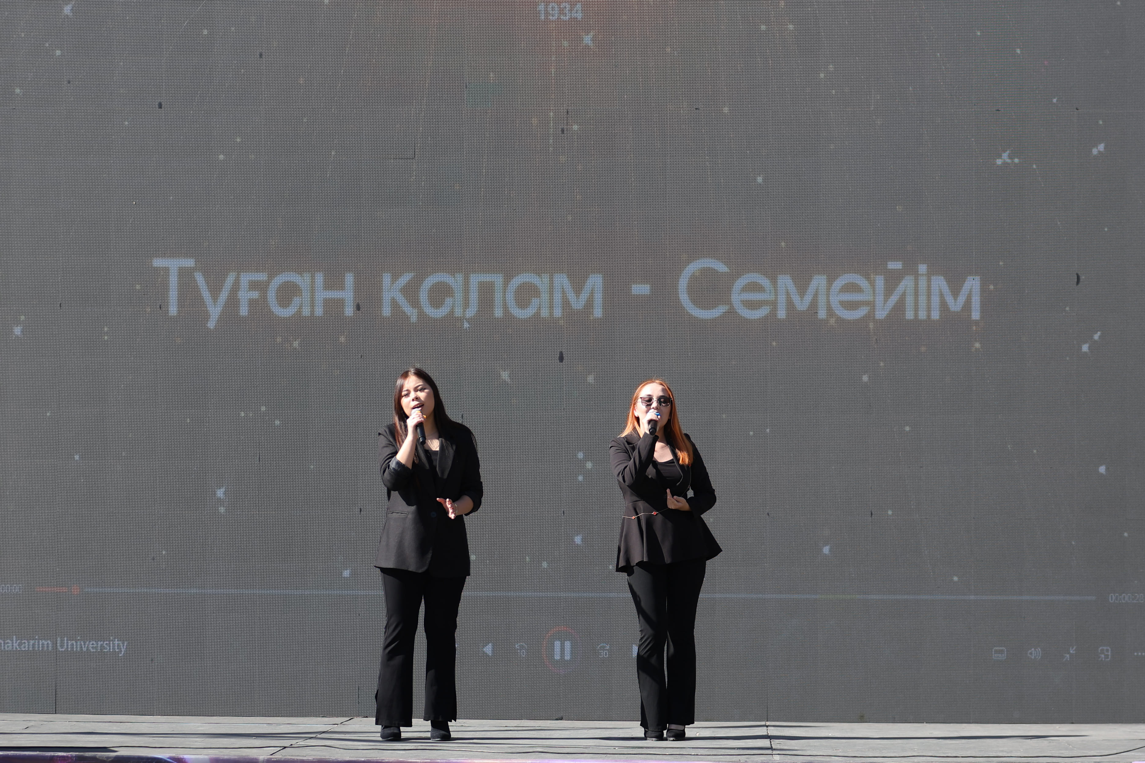 Университет қала күніне орай мерекелік концерт өткізді 