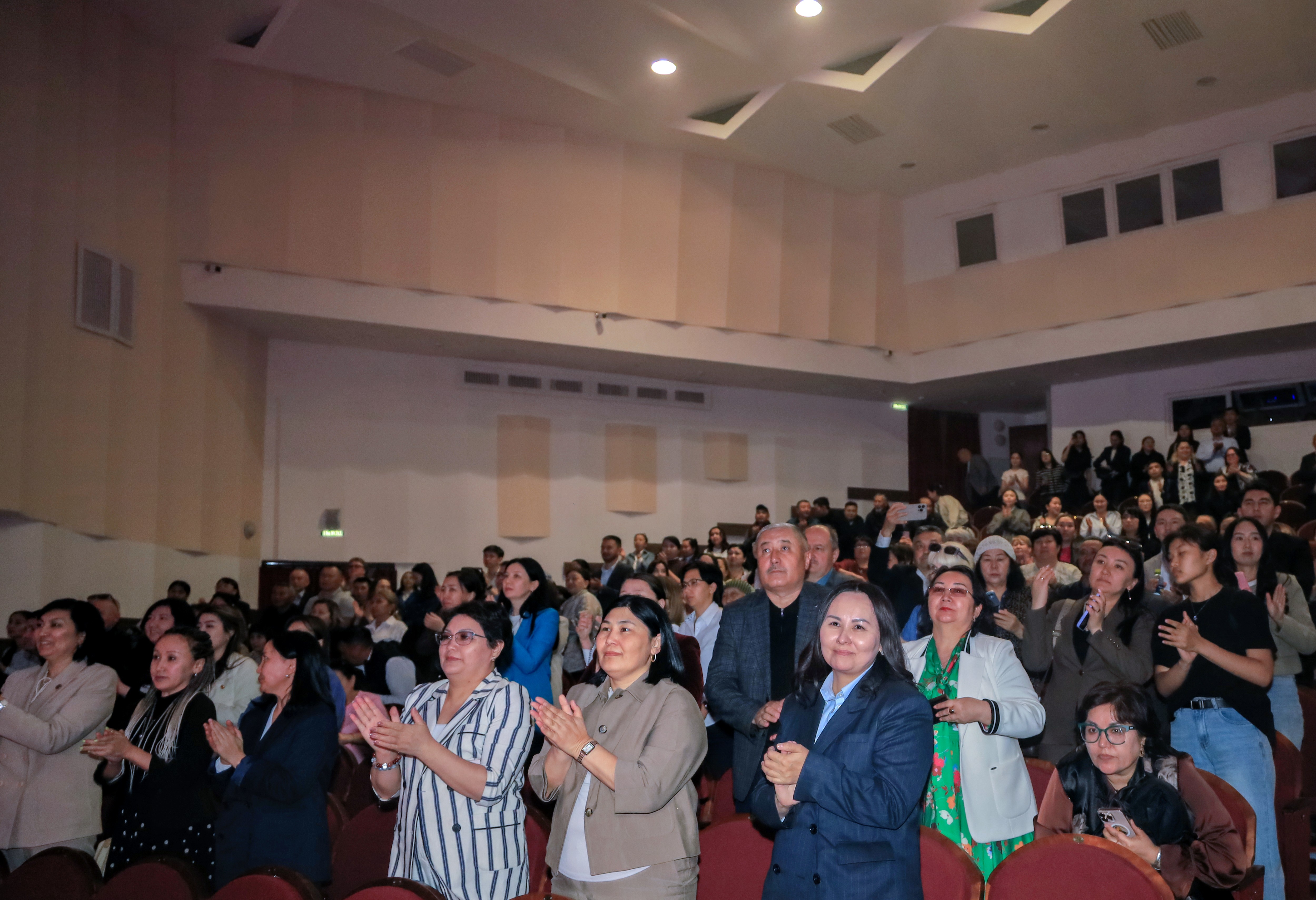 Мир Шакарима возродился на сцене театра