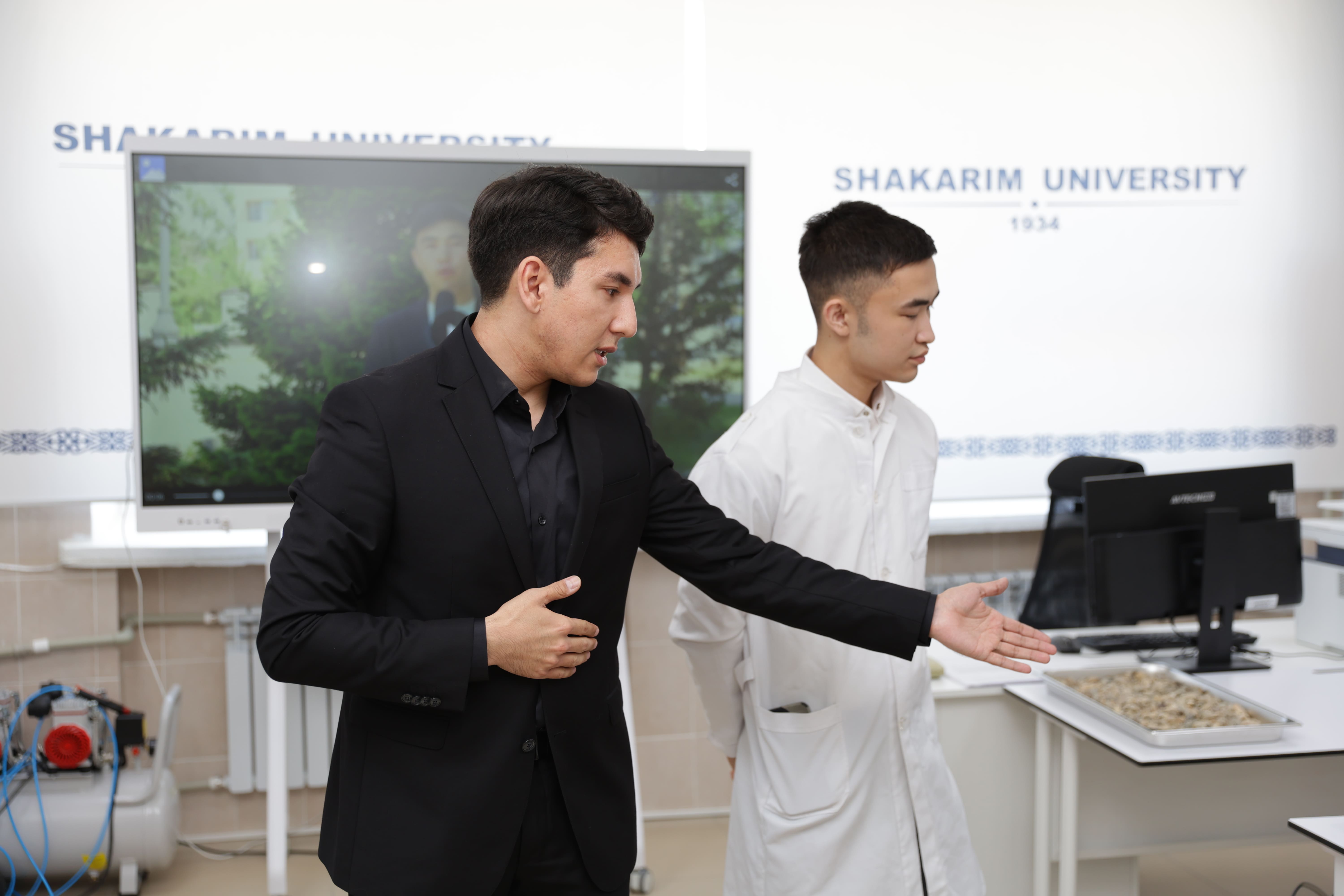 宪法法院代表在沙卡里姆大学演讲