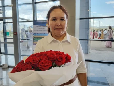 Әсем Тыныштыбекқызы, түлектің анасы: "Бүгінгі жетістік – бұл менің қызым Айымның ғана жетістігі емес, сонымен бірге Shakarim University ұжымы еңбегінің нәтижесі"