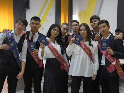 Shakarim High School түлектері аттестат алды