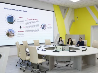 ШӘКӘРІМ УНИВЕРСИТЕТІНДЕ HUAWEI ӨКІЛДЕРІМЕН КЕЗДЕСУ ӨТТІ
