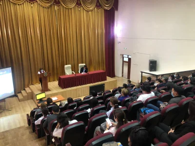 УНИВЕРСИТЕТ ҚЫЗМЕТКЕРЛЕРІМЕН СЕМИНАР ӨТТІ