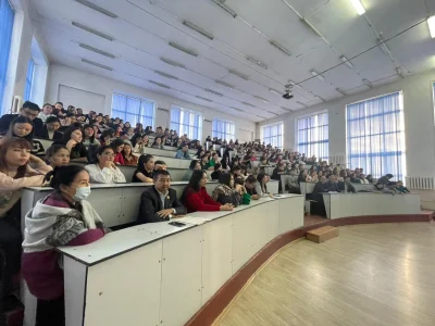 СТУДЕНТЫ SHAKARIM UNIVERSITY ОБСУДИЛИ ВОПРОС ТРУДОУСТРОЙСТВА