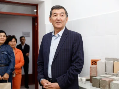 Құмарбек Әмірханов, Шәкәрім университеті Тамақ инженериясы кафедрасының профессоры: Ғылым деген – адам. Ал зертхана – оның жұмыс алаңы. Білім зертханасыз тұйықталған күйге түседі