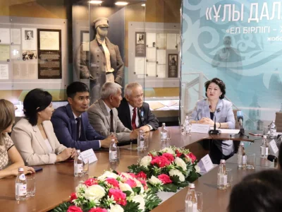 QAZAQCONCERT "ҰЛЫЛАР ӘЛЕМІ" ДӨҢГЕЛЕК ҮСТЕЛІН ӨТКІЗДІ