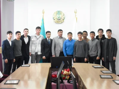 УНИВЕРСИТЕТ БАСШЫСЫ ШӘКӘРІМ ФУТБОЛ КОМАНДАСЫМЕН КЕЗДЕСТІ