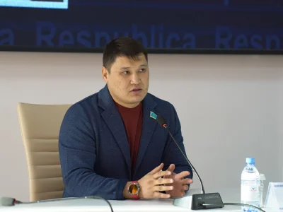 МӘЖІЛІС ДЕПУТАТЫ ШӘКӘРІМ ШАҢЫРАҒЫНДА