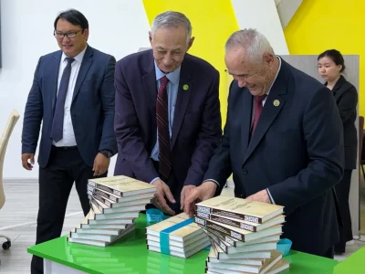 ШӘКӘРІМ ШАҢЫРАҒЫНДА ЗҰЛМАТ ЗАМАН ҚҰРБАНДАРЫНА АРНАЛҒАН ХАЛЫҚАРАЛЫҚ ДӨҢГЕЛЕК ҮСТЕЛ ӨТТІ