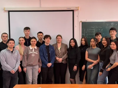 ВАРШАВА ПОЛИТЕХНИКАЛЫҚ УНИВЕРСИТЕТІНІҢ ПРОФЕССОРЫ ДӘРІС ОҚУДА