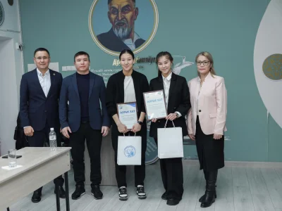 БАҚЫТЫН БОЗ КІЛЕМНЕН ТАПҚАН ҚОС ҚАРЛЫҒАШ