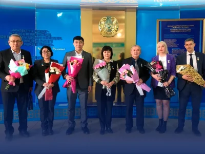 ШӘКӘРІМДЕ 2021 ЖЫЛДЫҢ ҮЗДІК ОҚЫТУШЫЛАРЫНА ҚҰРМЕТ КӨРСЕТІЛДІ
