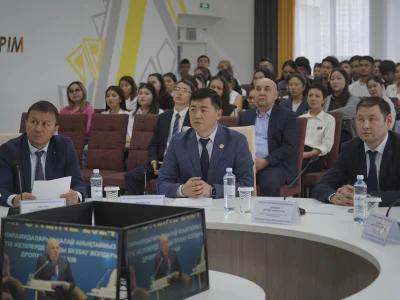 ЖИЫРМА МЫҢ СТУДЕНТТІ ТОҒЫСТЫРҒАН РЕСПУБЛИКАЛЫҚ ФОРУМ: ҚАРЖЫЛЫҚ САУАТТЫЛЫҚ, СЫМСЫЗ ЖЕЛІ МӘСЕЛЕСІ