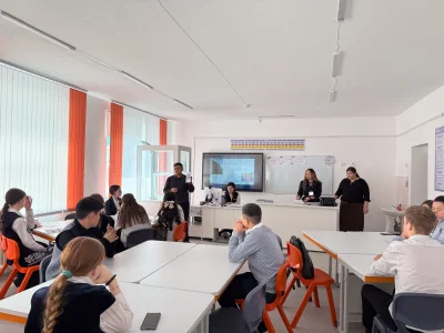 Shakarim University Бородулиха ауданында кәсіптік бағдар беру кездесуін өткізді