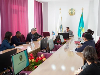 РОЧЕСТЕР УНИВЕРСИТЕТІ ӨКІЛДЕРІ ШӘКӘРІМ ШАҢЫРАҒЫНДА